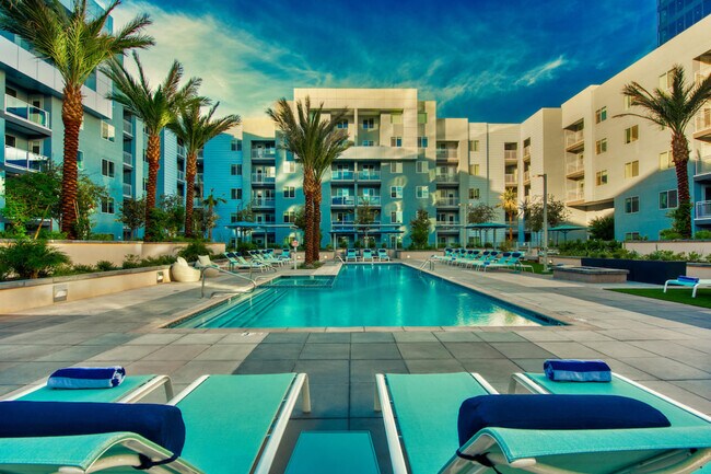 Building Photo - 420 N Scottsdale Rd