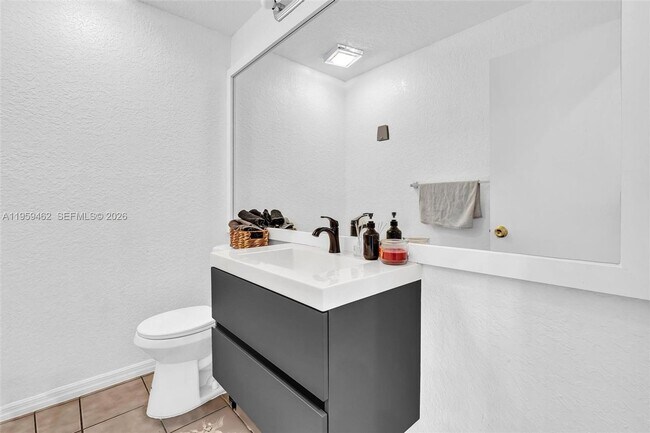 Building Photo - 2927 Bogota Ave