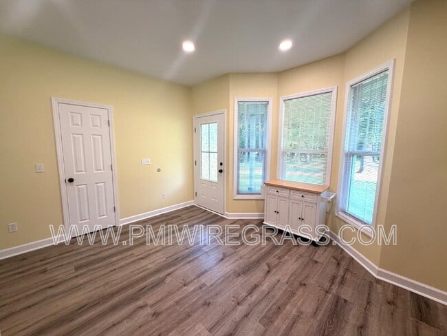 Building Photo - 326 Golf View Dr
