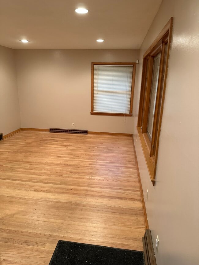 Building Photo - 6431 N 76th St