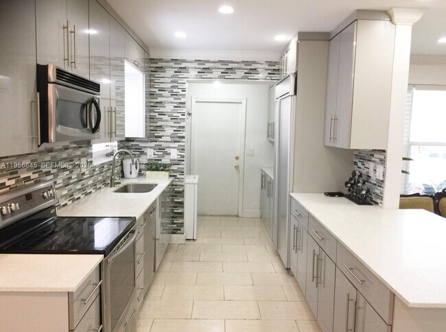 Building Photo - 223 SW 10th St