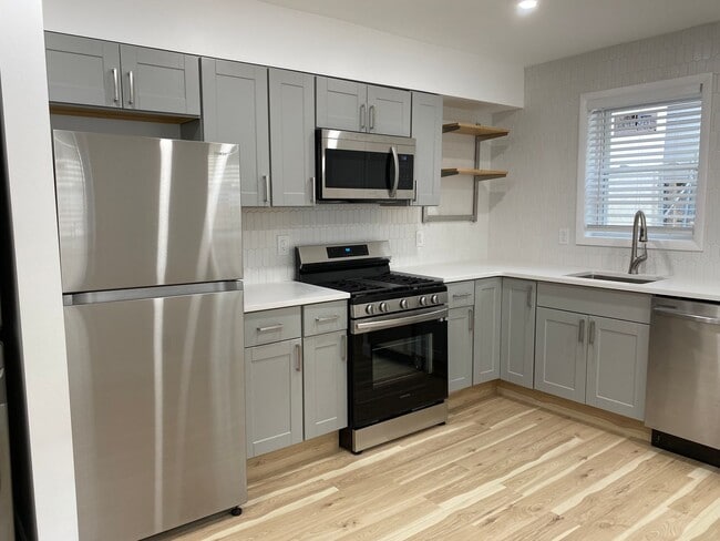 Building Photo - Amazing 3 bedroom