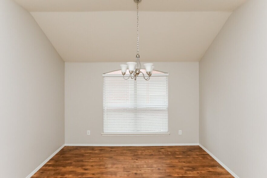 Building Photo - 501 Branch St