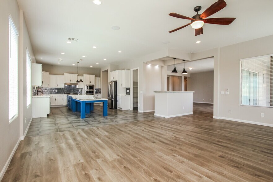Building Photo - 5113 N 194th Dr