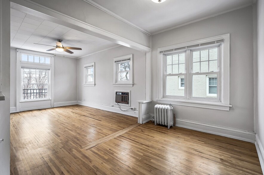 Building Photo - Isles West