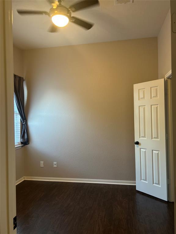 Building Photo - 600 Spanish Oak Terrace