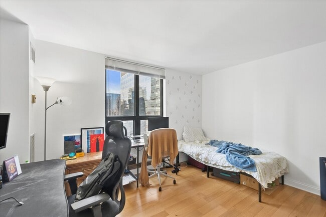 Building Photo - 401 E Ontario St