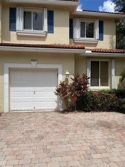 Building Photo - 2847 S Evergreen Cir