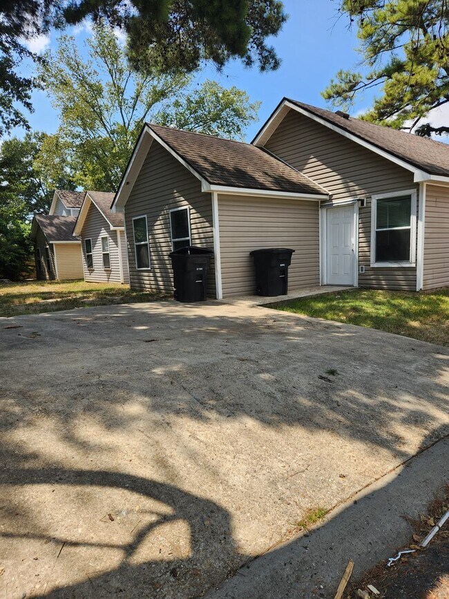 Building Photo - 3576 North St