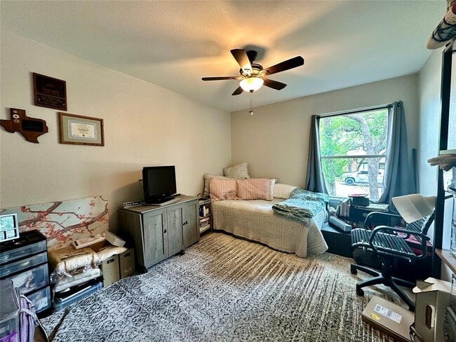 Building Photo - 2715 Alderwood Dr