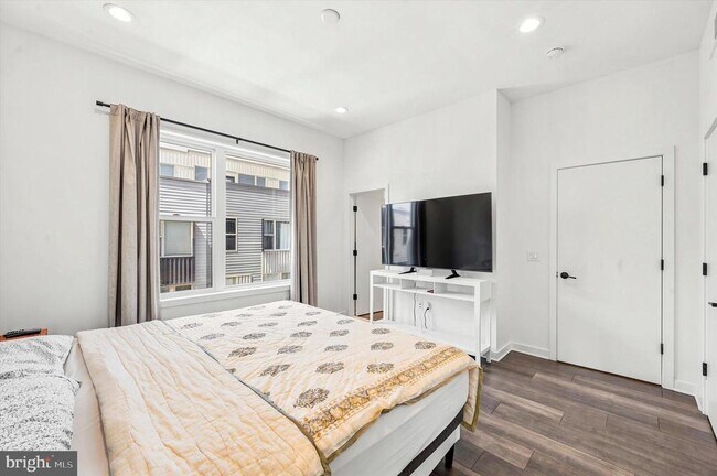 Building Photo - 3005 Birchview Walk