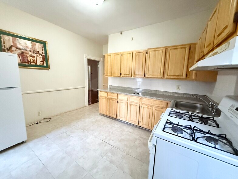 Building Photo - 6 Aspen St