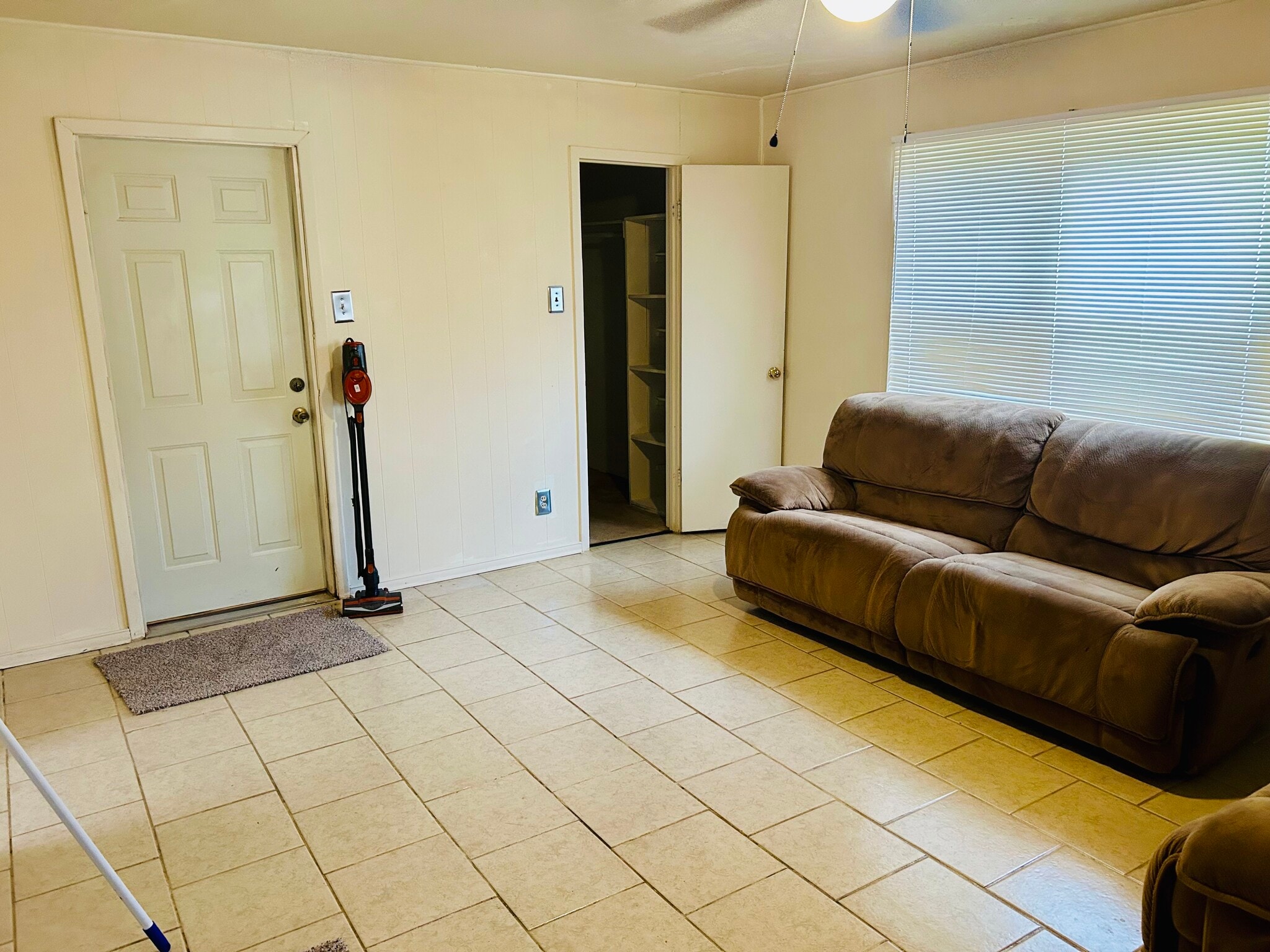 Flex Room - 1218 Briarwood St