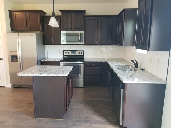Building Photo - 20 Manito Pl
