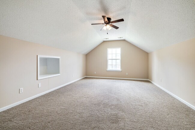 Bonus room - 868 Young Way