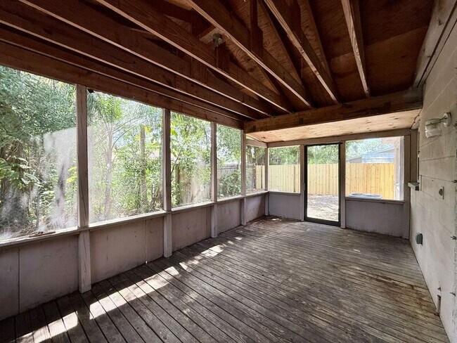 Building Photo - 15657 Waverly St