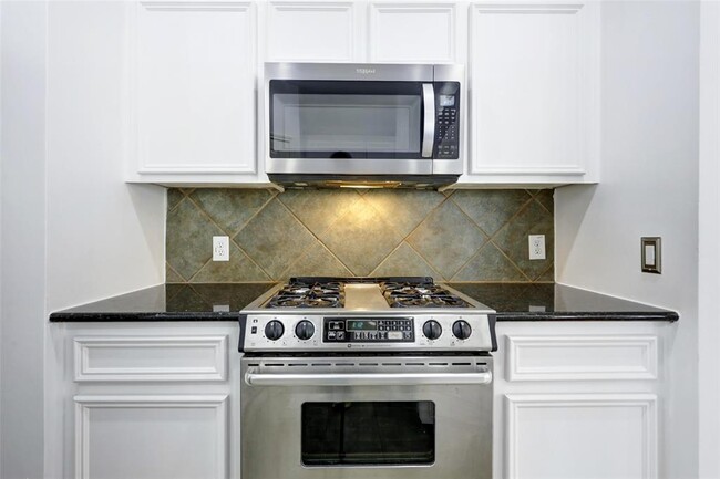 Building Photo - 1144 W 25th St