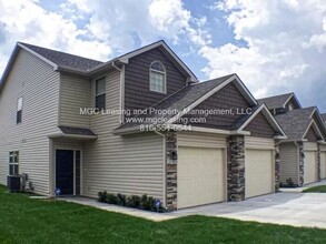 Building Photo - Elegant Design in a Serene Setting at Eagl...