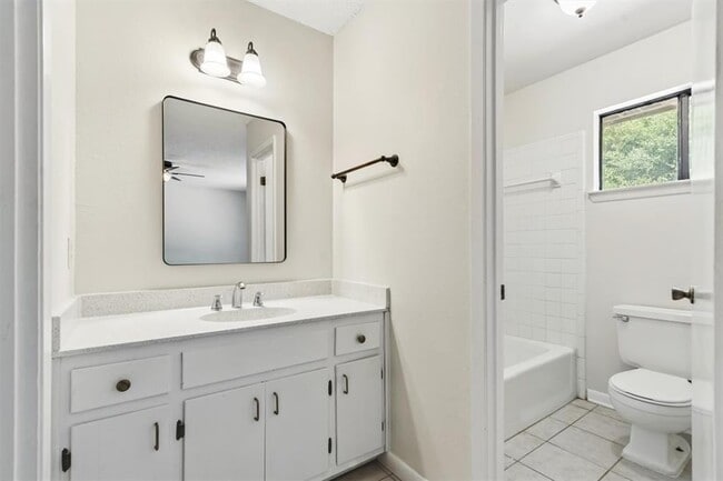 Building Photo - 10303 Slaughter Creek Dr