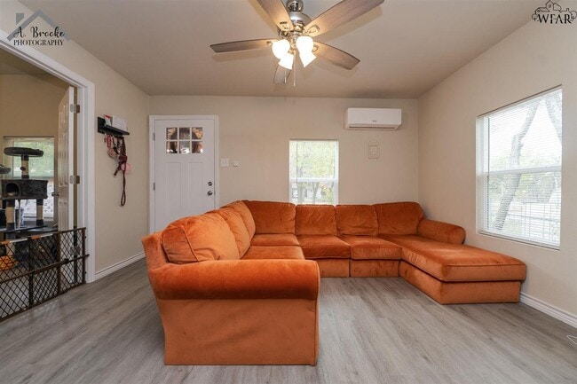 Building Photo - 514 S Archer St