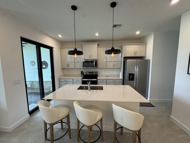 Building Photo - 14083 SW Thorens Dr