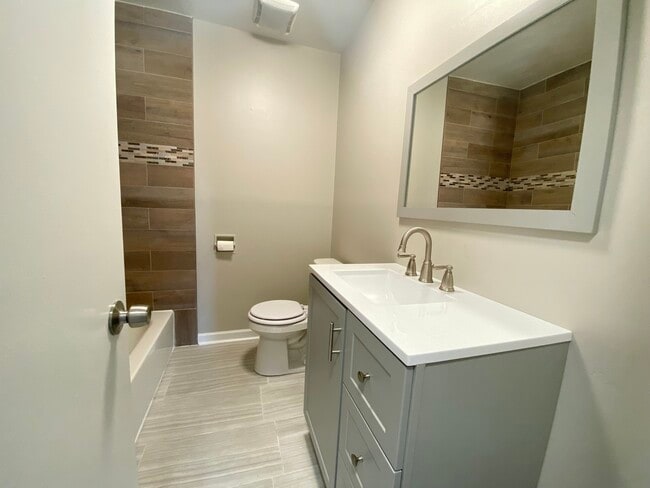 Building Photo - 5543 W Margaret St