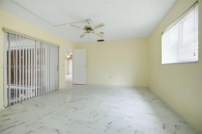 Building Photo - 920 NW 92nd Ave