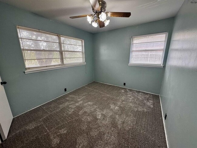 Building Photo - 1504 Red Fox Rd