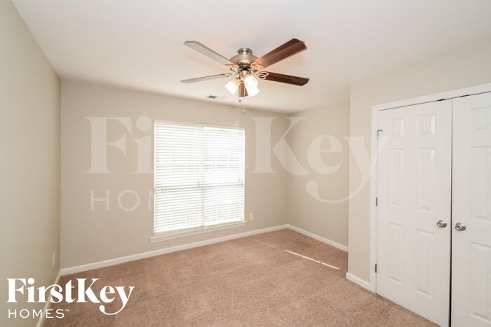 Building Photo - 4005 Cambridge Dr