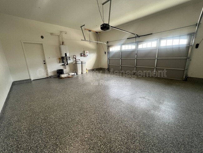 Building Photo - 2996 Minaret Wy