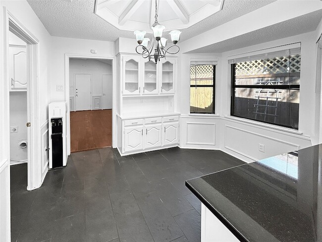 Building Photo - 2409 Glen Morris Rd