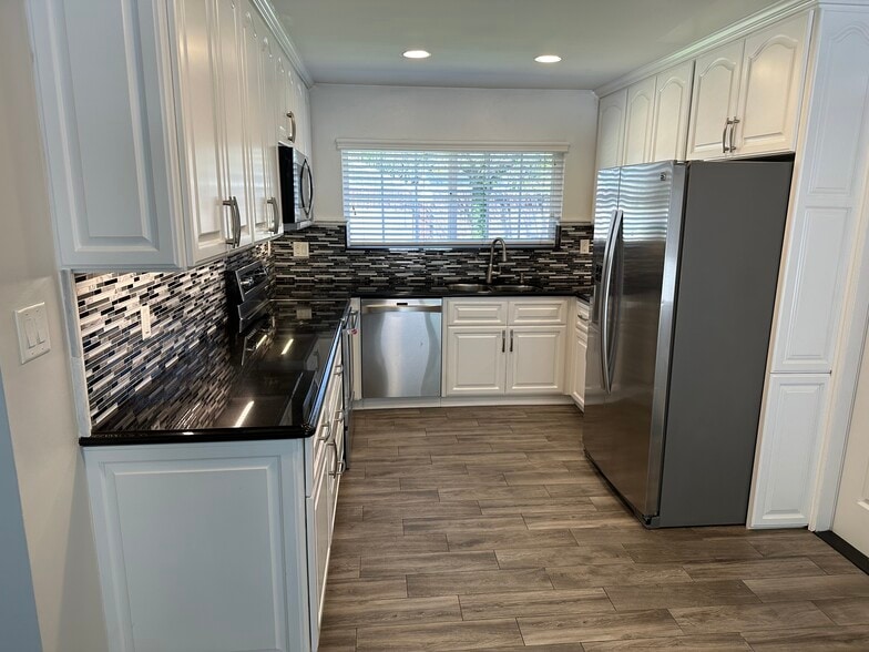 Kirtchen - 10616 Bothwell Rd