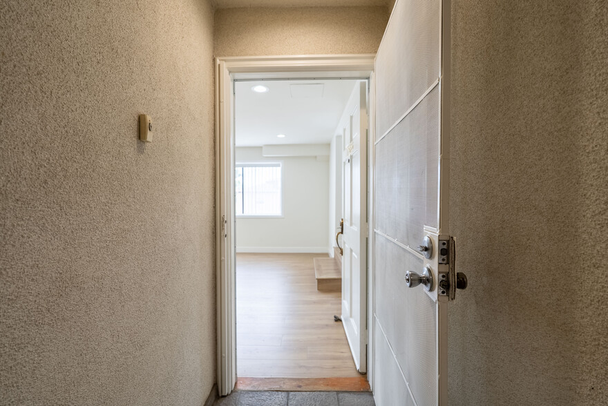 Building Photo - 1758 N Alexandria Ave