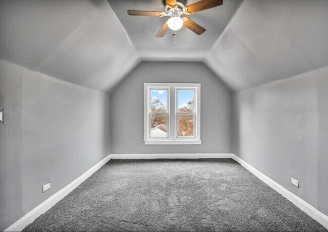 Building Photo - 9219 S Greenwood Ave