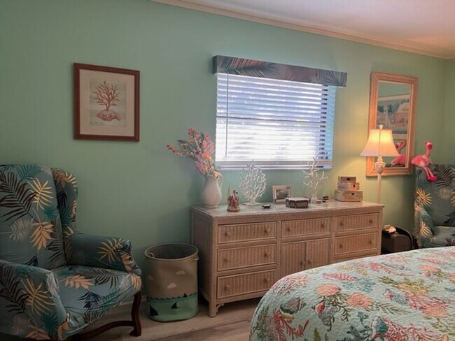 Building Photo - Bring your dog!  2 bedroom, 2 bath, Single family home in South Venice