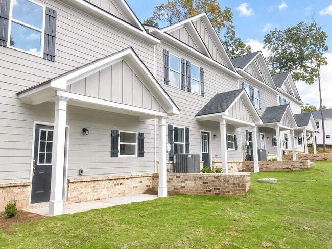 Building Photo - Discover your next home in the heart of Cornelia!