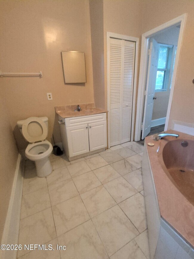 Building Photo - 1319 Steele St