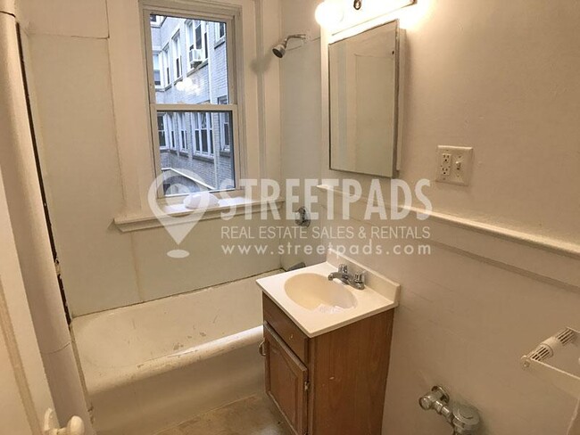 Building Photo - 1 bedroom in Boston MA 02215