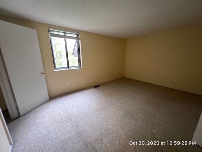 Building Photo - Olentangy Condominiums 2 Bedroom