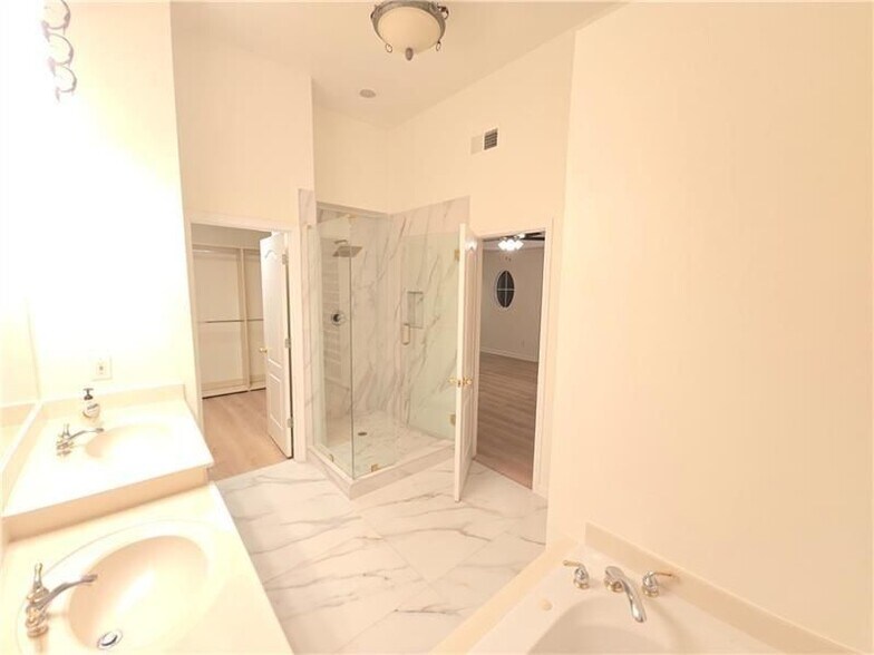 Building Photo - 12592 Waterside Dr