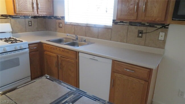 Building Photo - 3014 Sunrise Bay Ave