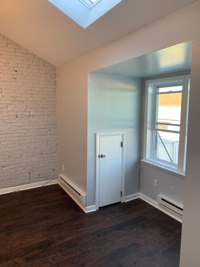 Building Photo - 7 S Morton Ave