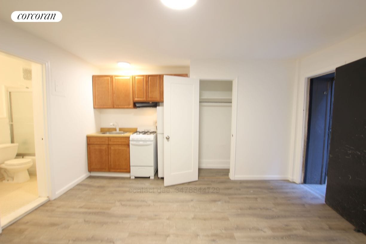 Building Photo - 856 West End Ave