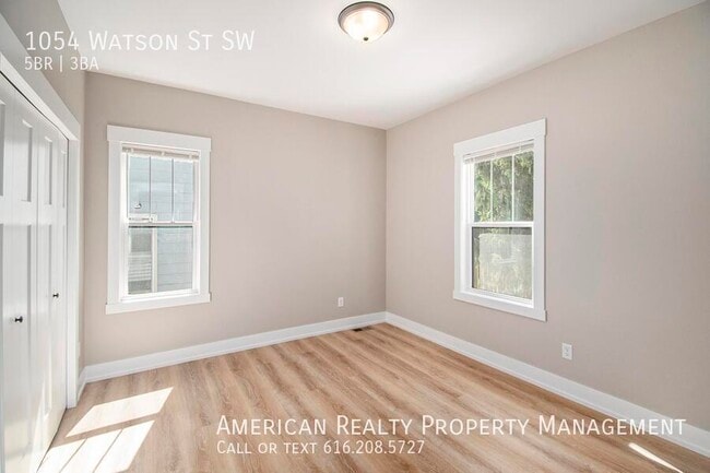 Building Photo - 1054 Watson St SW