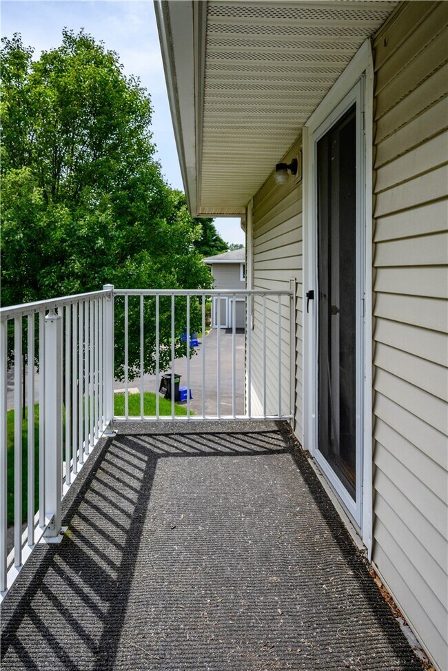 Building Photo - 808 Eastbrooke Ln