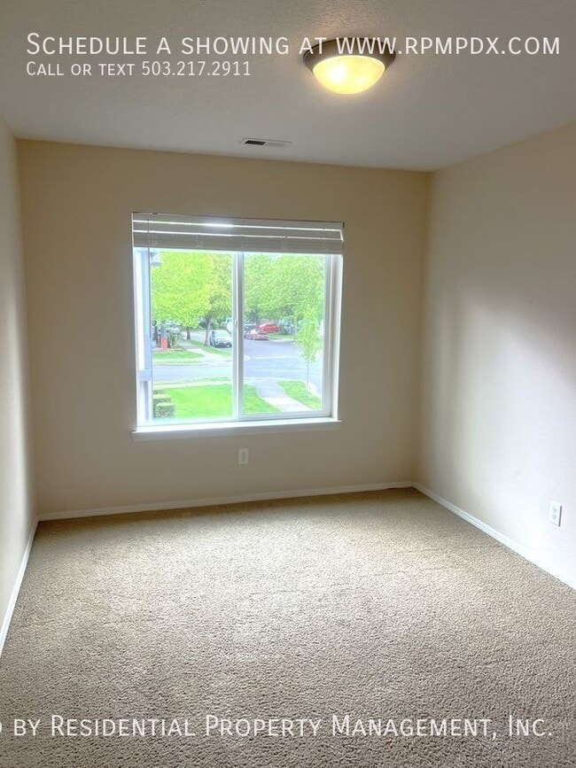 Building Photo - 1008 SE Bacarra St