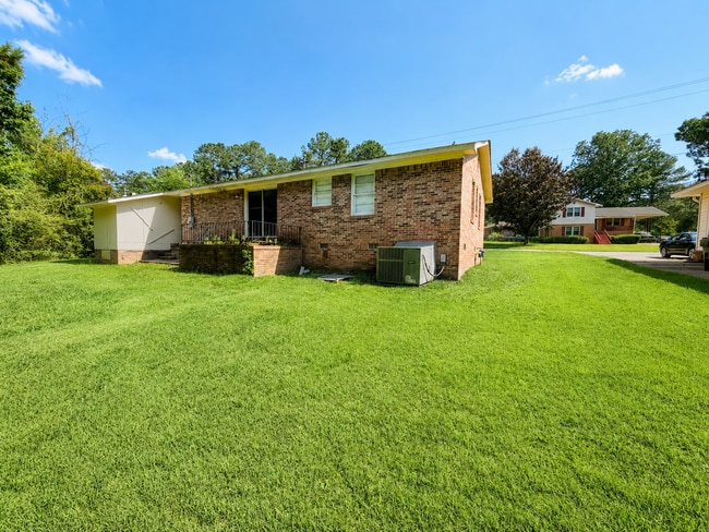 Building Photo - 400 S Highland Forest Dr