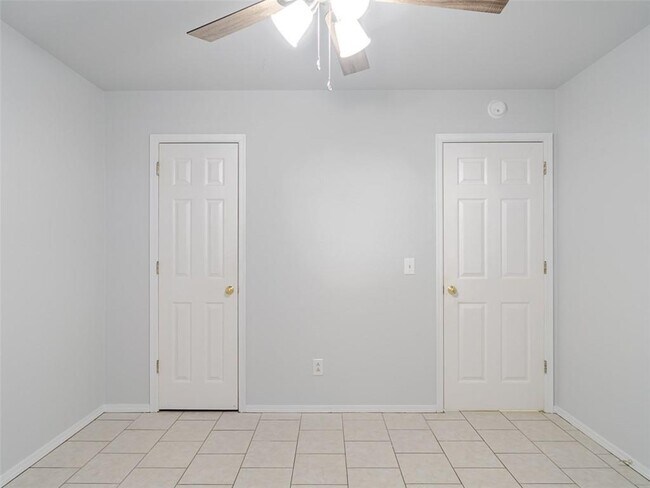 Building Photo - 2802 W Sunset Dr