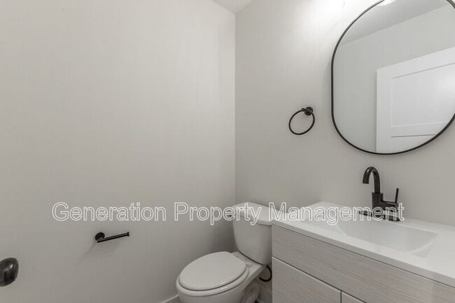 Building Photo - 1124 Garfield St