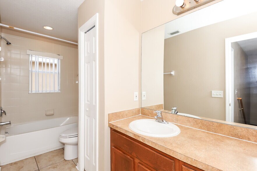 Building Photo - 10330 Avelar Ridge Dr
